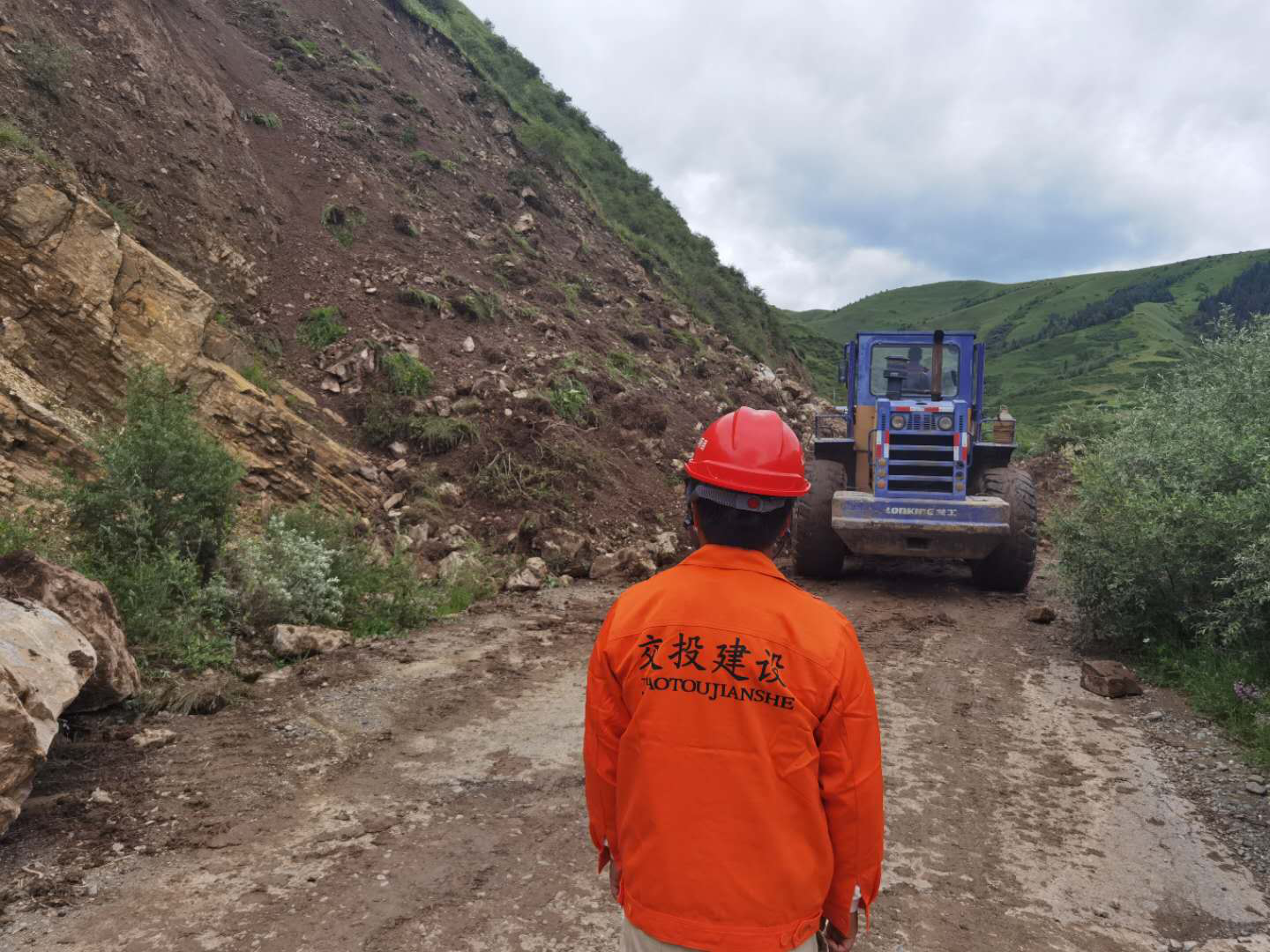 抢通113户村民出行重要通道！四川交投建设另类打卡网红旅游胜地阿坝县神座村