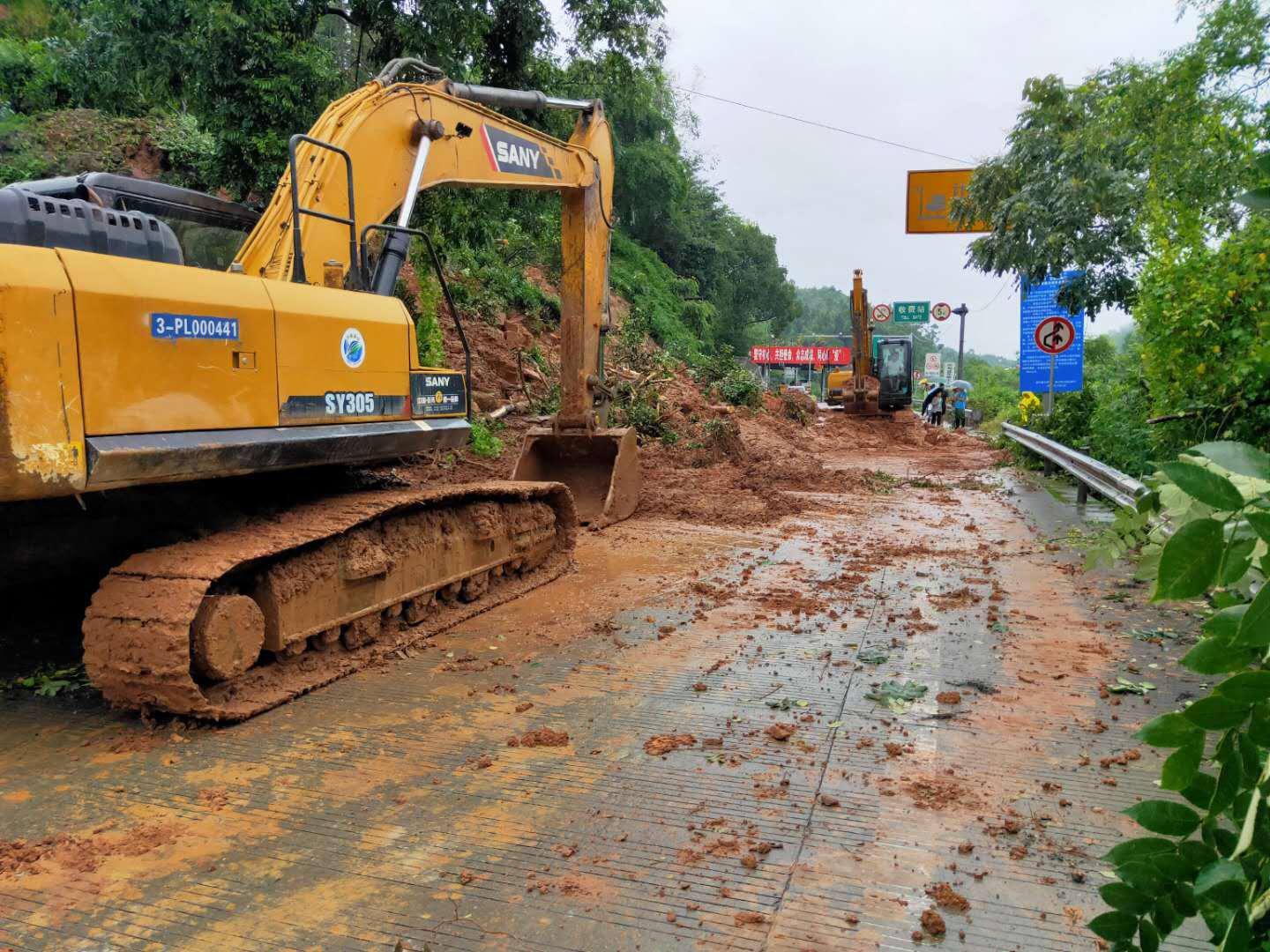 防汛抢险 交建人与时间赛跑