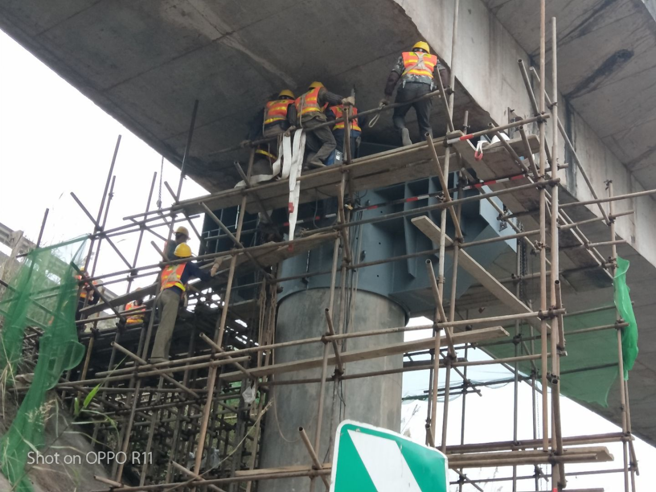 雅西高速公路独柱式桥墩桥梁抗倾覆加固处治工程顺利完工