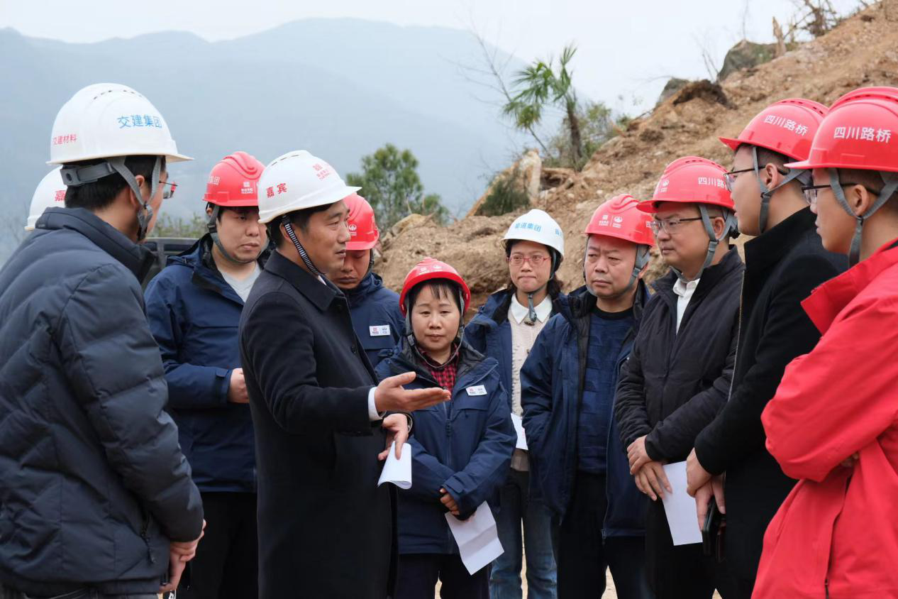 交建集团副总经理、安全总监杜光平一行赴青川县建峰灰岩矿项目安全生产专项检查